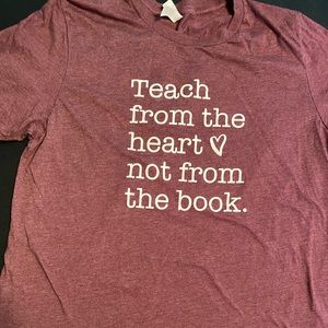 EUC - heathered maroon tee . ❤️